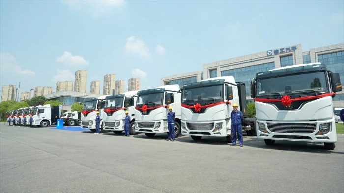 目的地：大西北！100台壹号娱乐新能源重卡满电启程